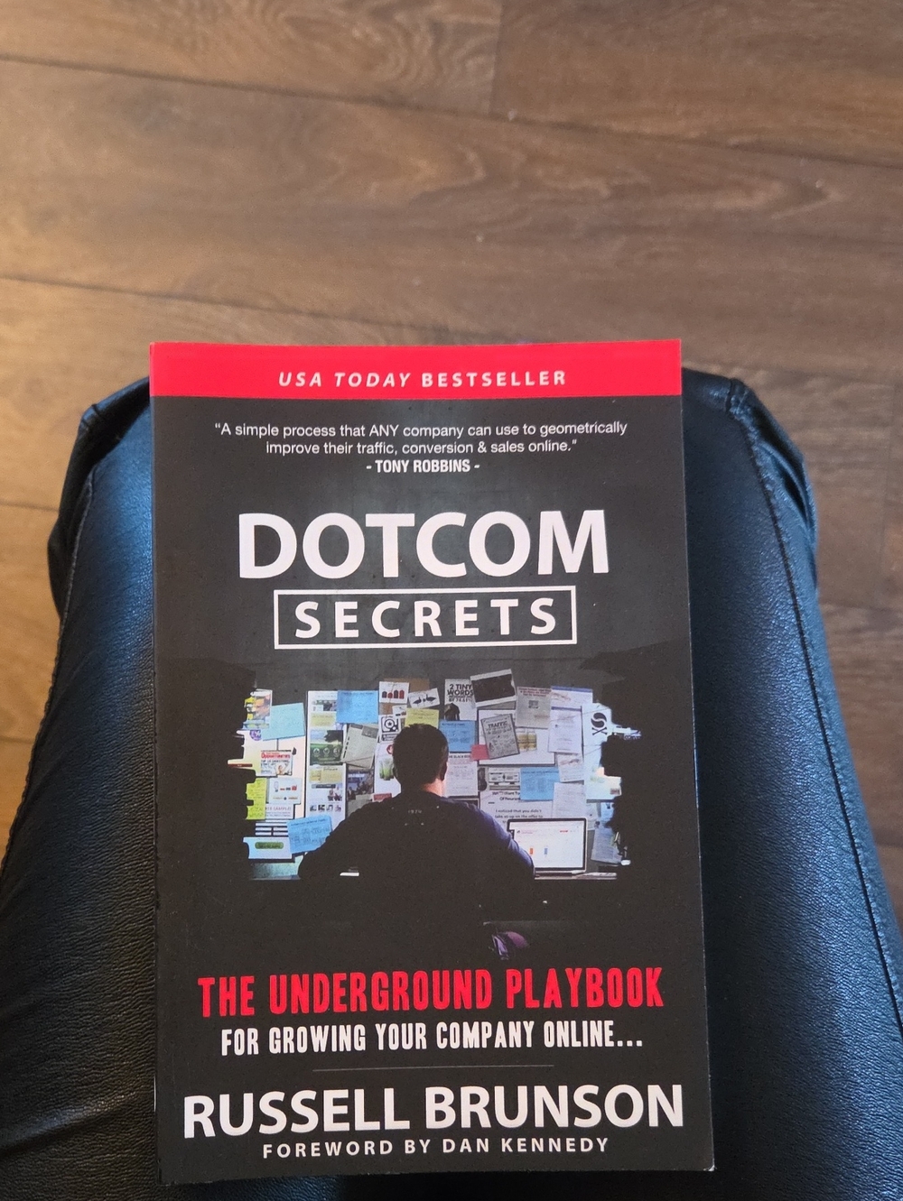 DotCom Secrets by - Black & Red Cover